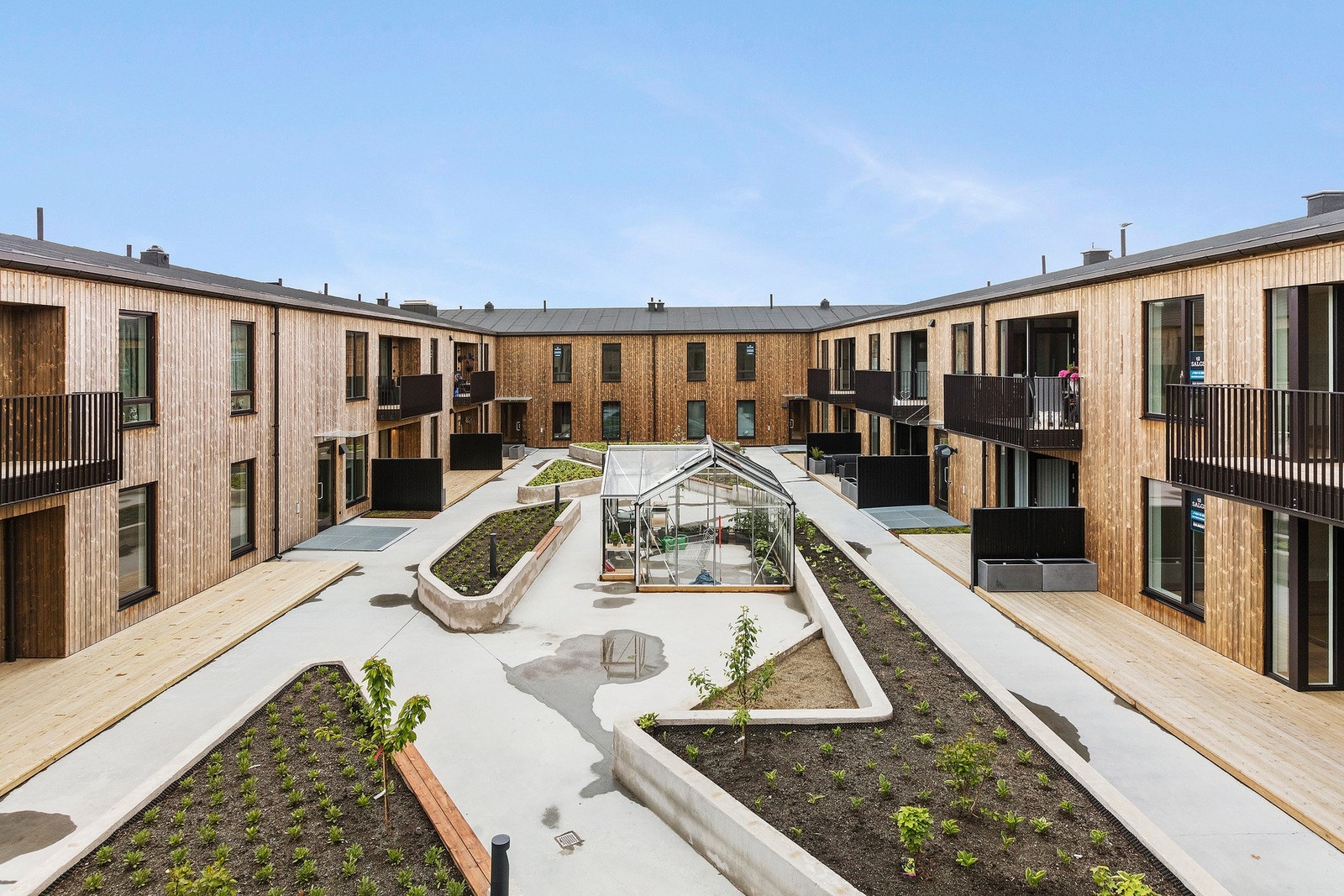 I tillegg til veranda med utsikt over sentrum har leiligheten en veranda vendt inn mot takhage. Galleribilde