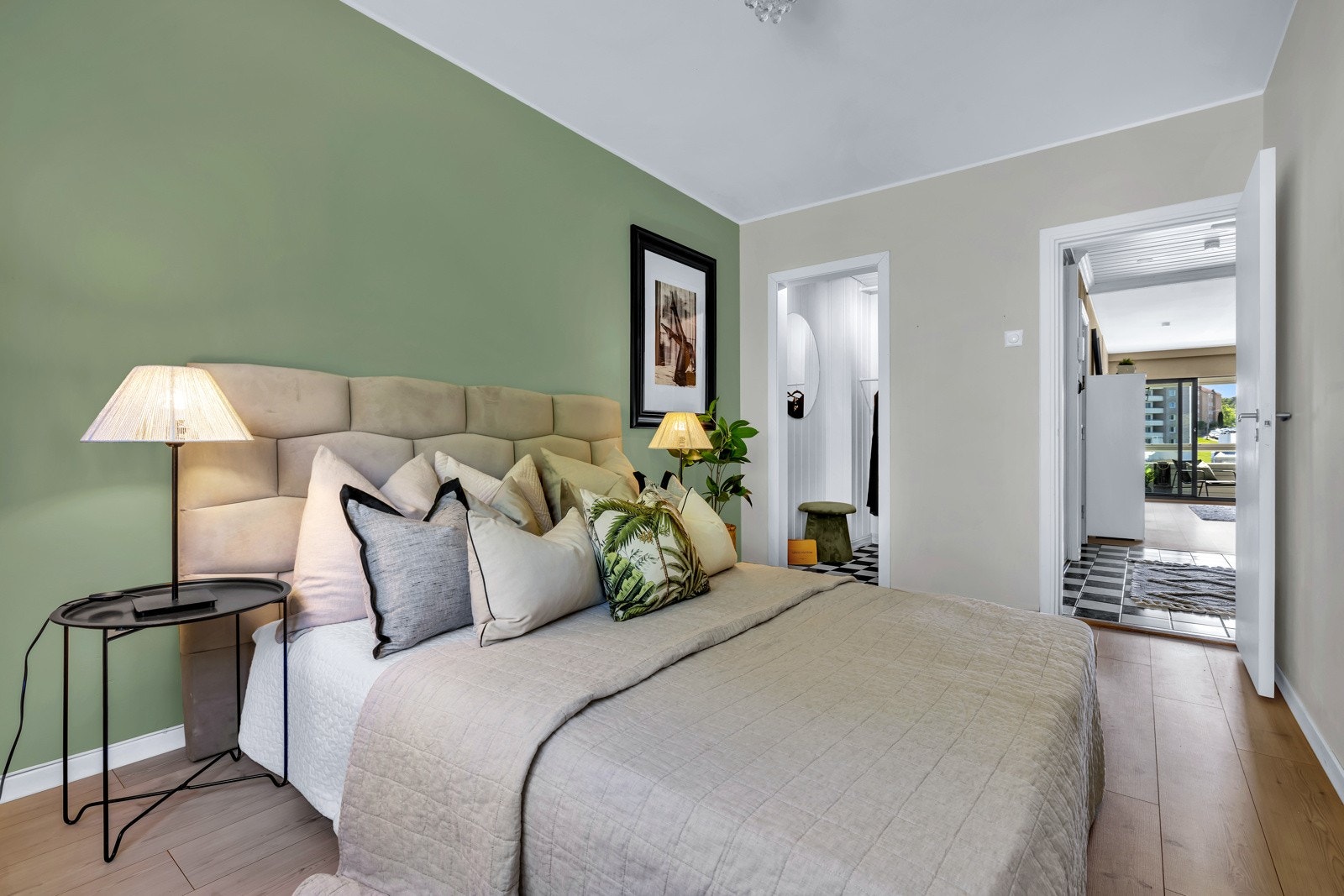 Soverom 1 med omkledningsrom/walk-in closet Galleribilde