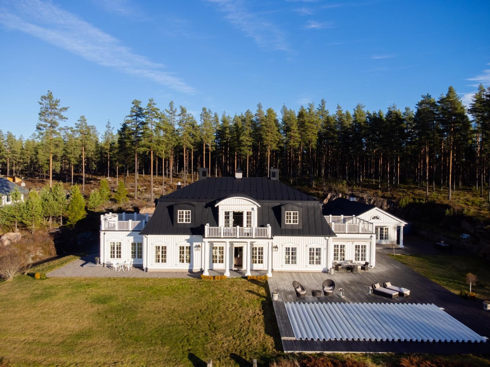 Sisilie Berg i PrivatMegleren har gleden av å presentere denne prakteiendommen i Nestebyalléen. Galleribilde