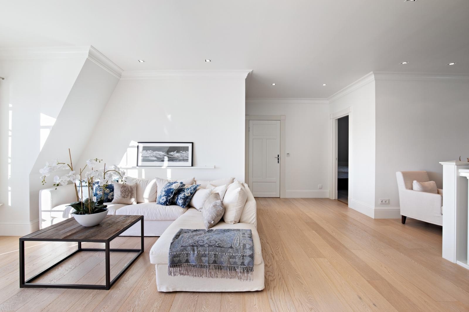 Stuen i andre etasje gir ekstra spillerom, rommet er perfekt hvis man ønsker å trekke seg litt tilbake med en god bok eller film. Galleribilde