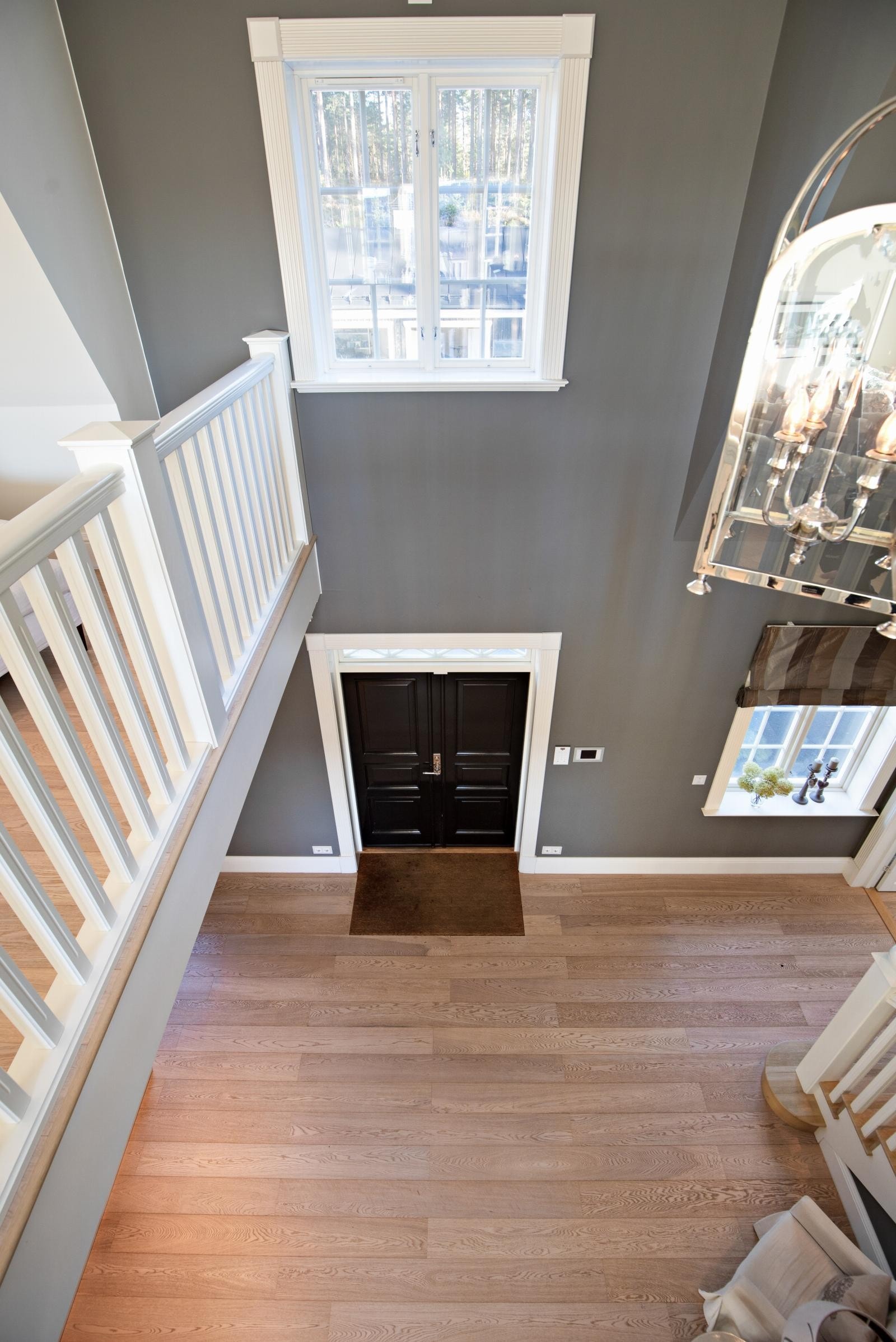 Hallen gir et godt førsteinntrykk av boligen - her er det godt å komme hjem! Galleribilde