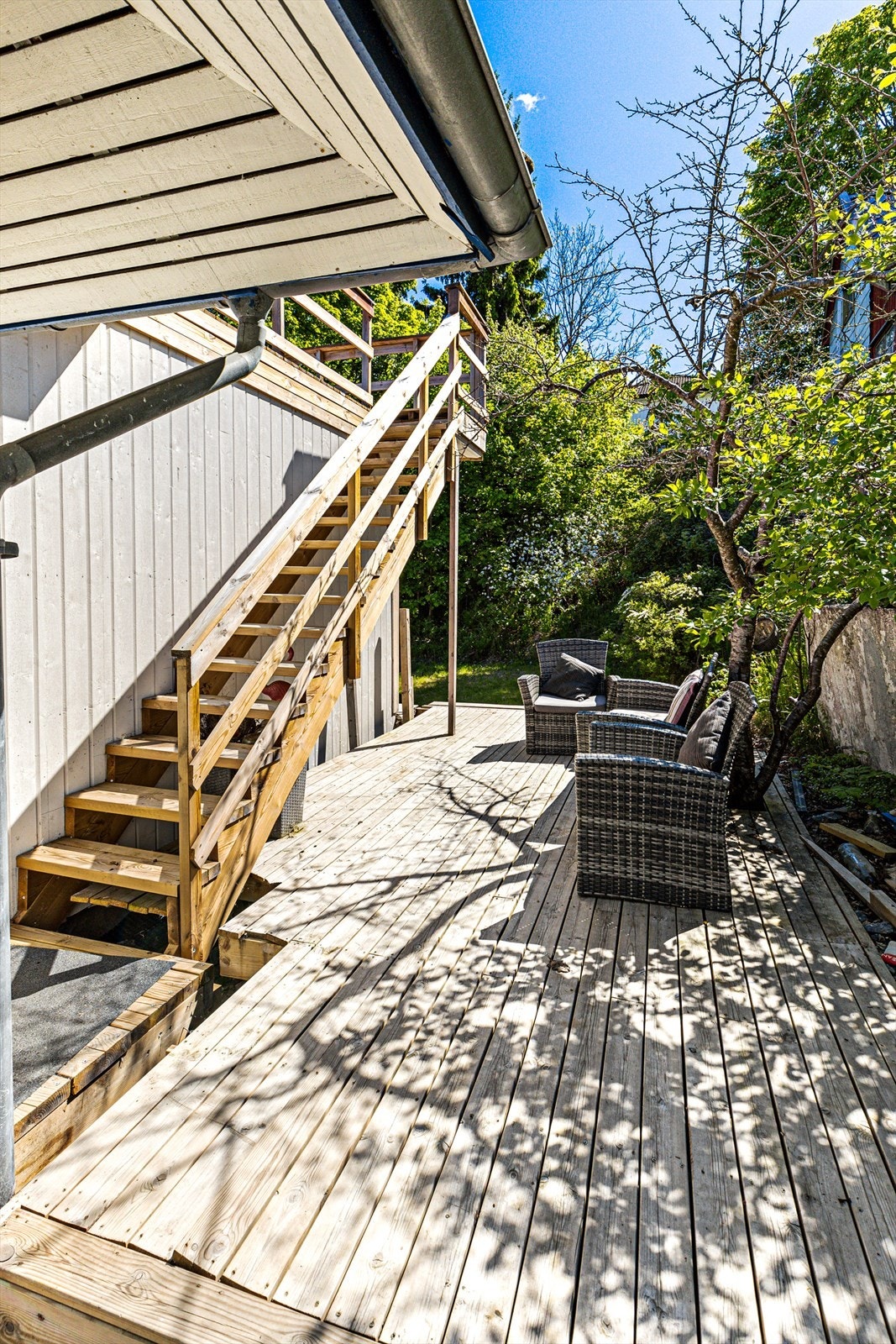 Hoveddelen disponerer en flott terrasse med enkel tilgang til takterrassen Galleribilde