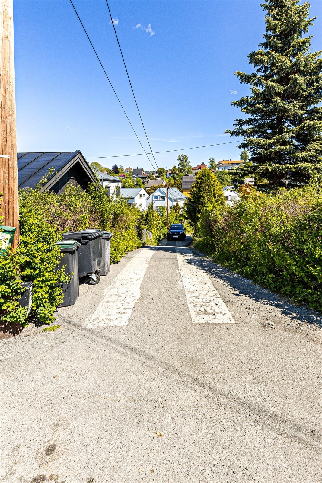 Det har blitt montert varmekabler i innkjørselen ned til boligen - Perfekt på kalde vinterdager Galleribilde