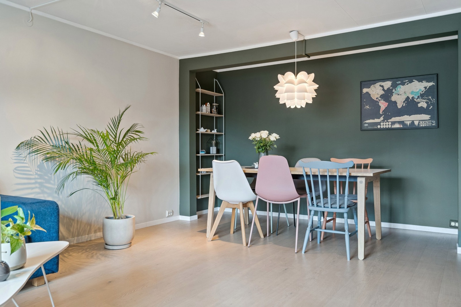 Lun og trivelig spisebordsavdeling. Galleribilde