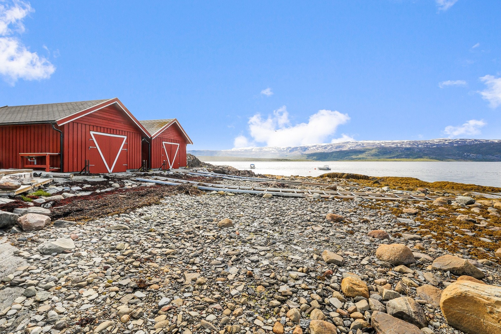 Naust like ved sjøen Galleribilde