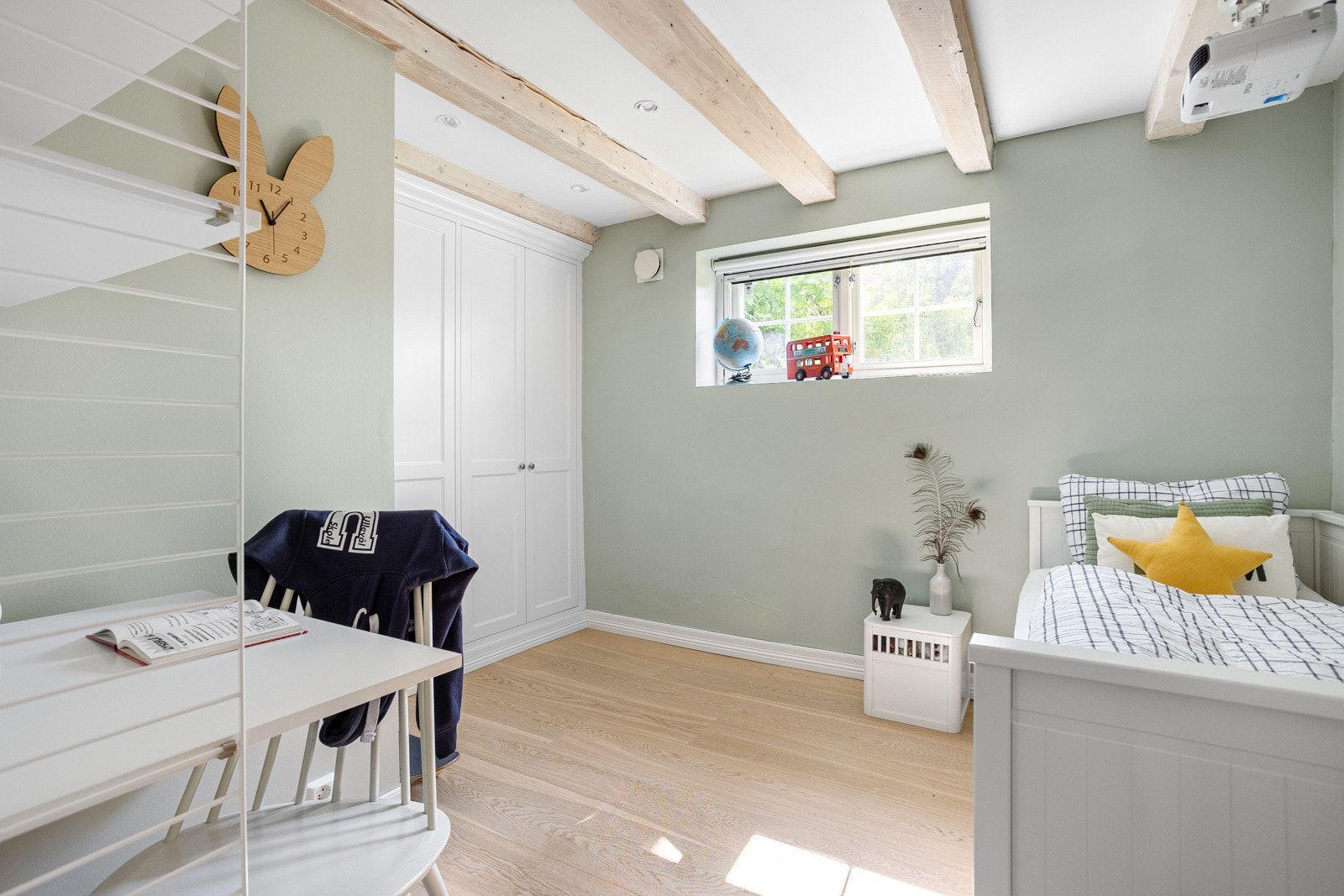 Øvrig soverom som fungerer ypperlig som barnerom, kontor, gjesterom eller det man måtte ha behov for. Galleribilde