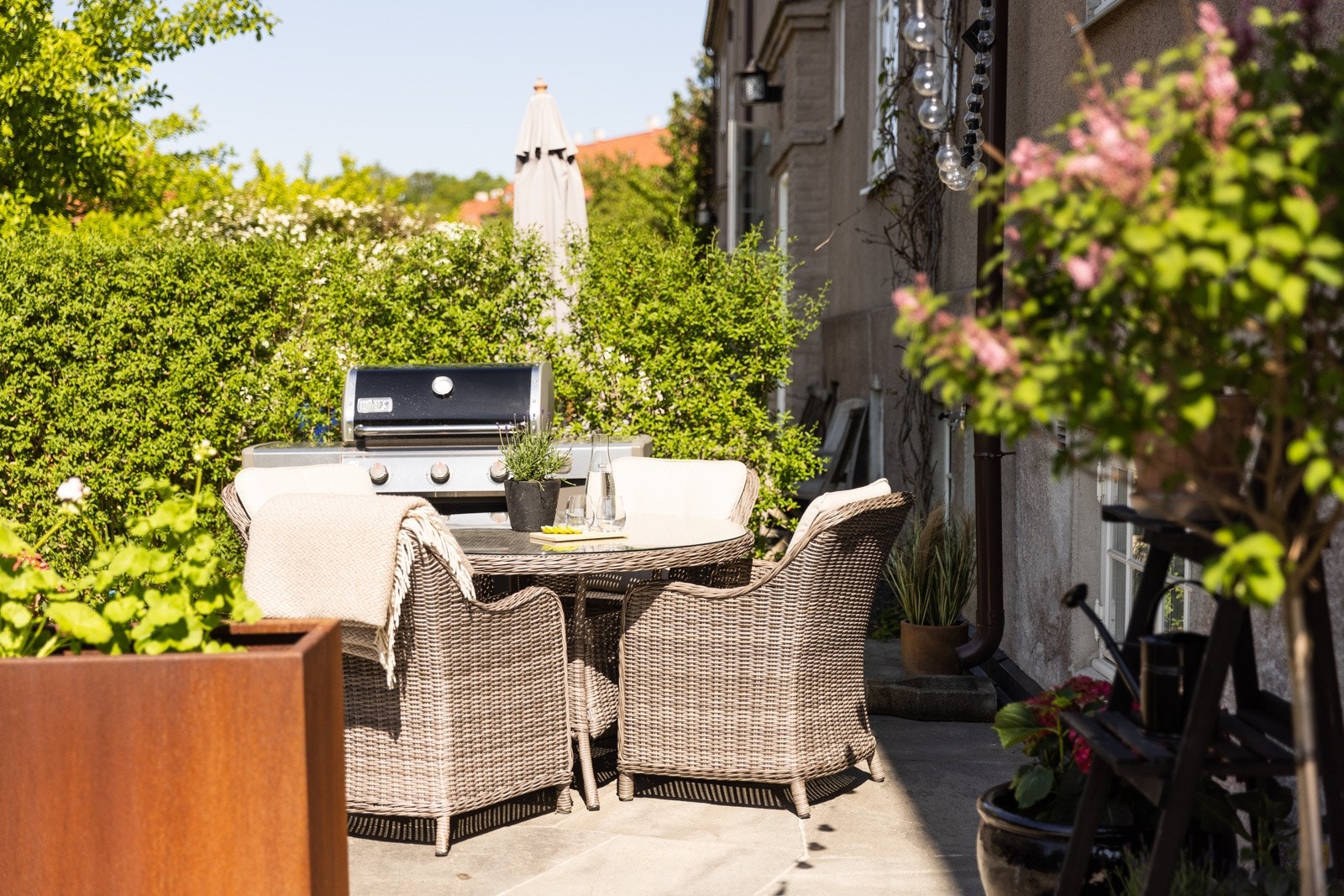 Det er sol fra morgenen på baksiden og til kvelden på denne siden. Galleribilde