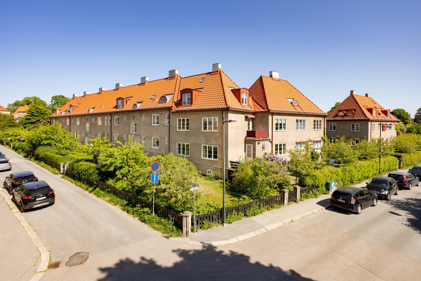 Her bor man med kort vei til skoler og barnehagetilbud, offentlig kommunikasjon og en rekke servicetilbud. Galleribilde