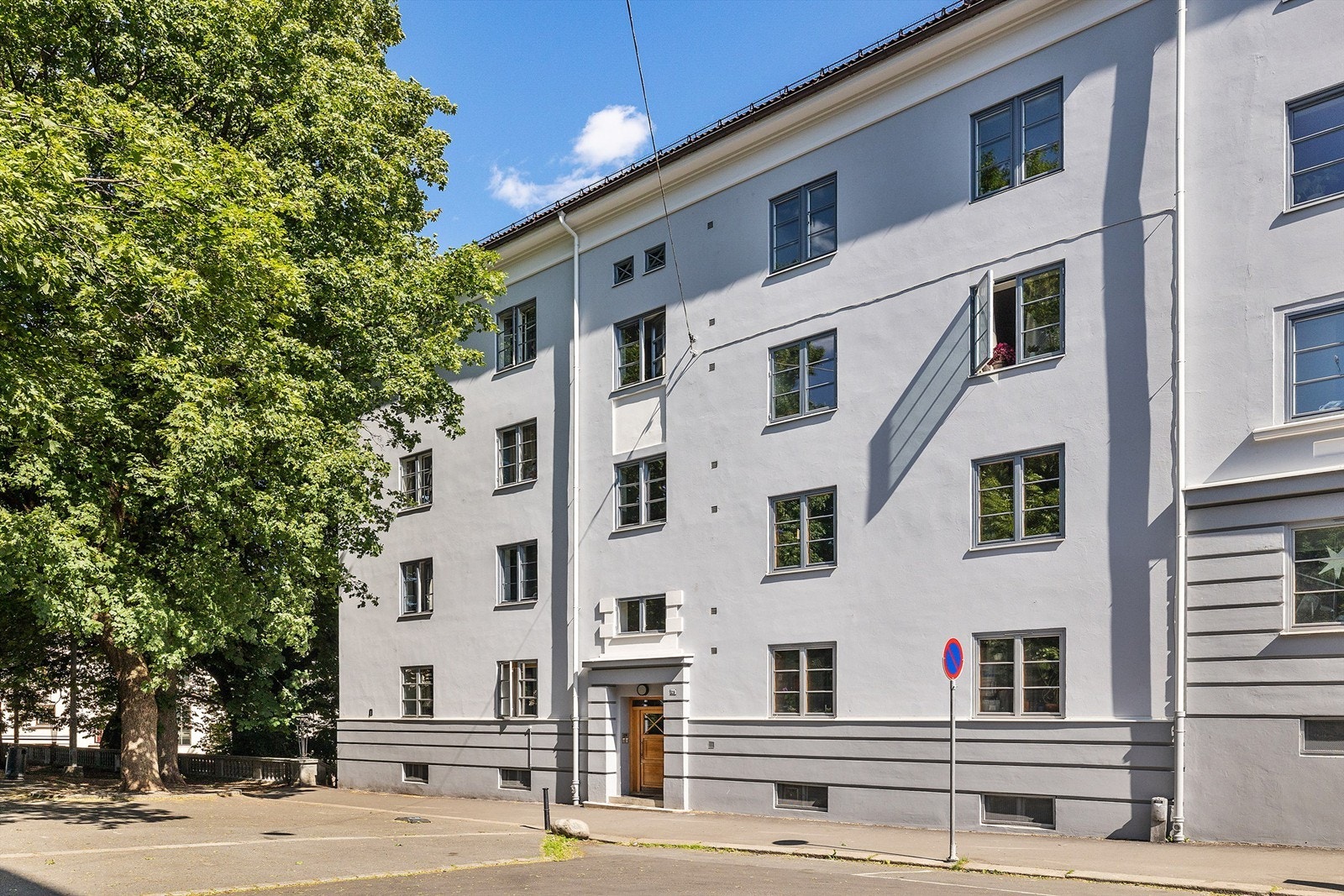 Fasade fra gaten. Galleribilde
