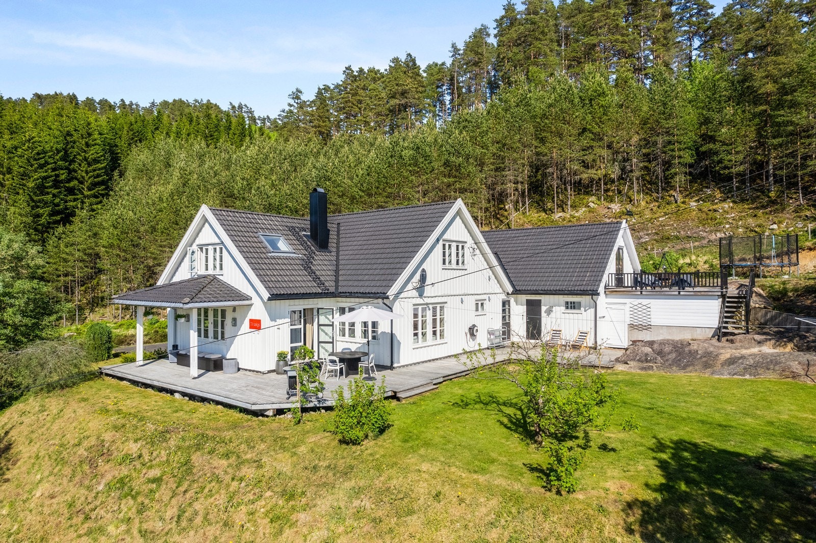 Boligen er fra 2006 og garasje fra 2012 Galleribilde