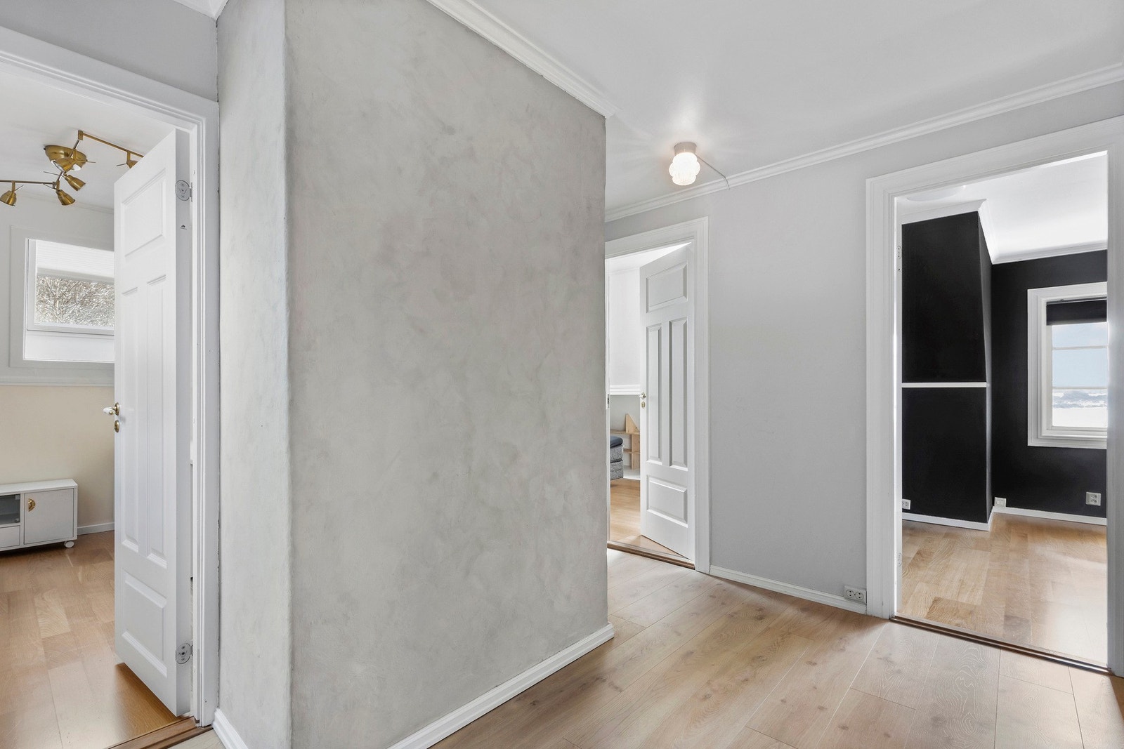 Mellomgang på loftsetasje - 3 soverom på samme plan. Galleribilde