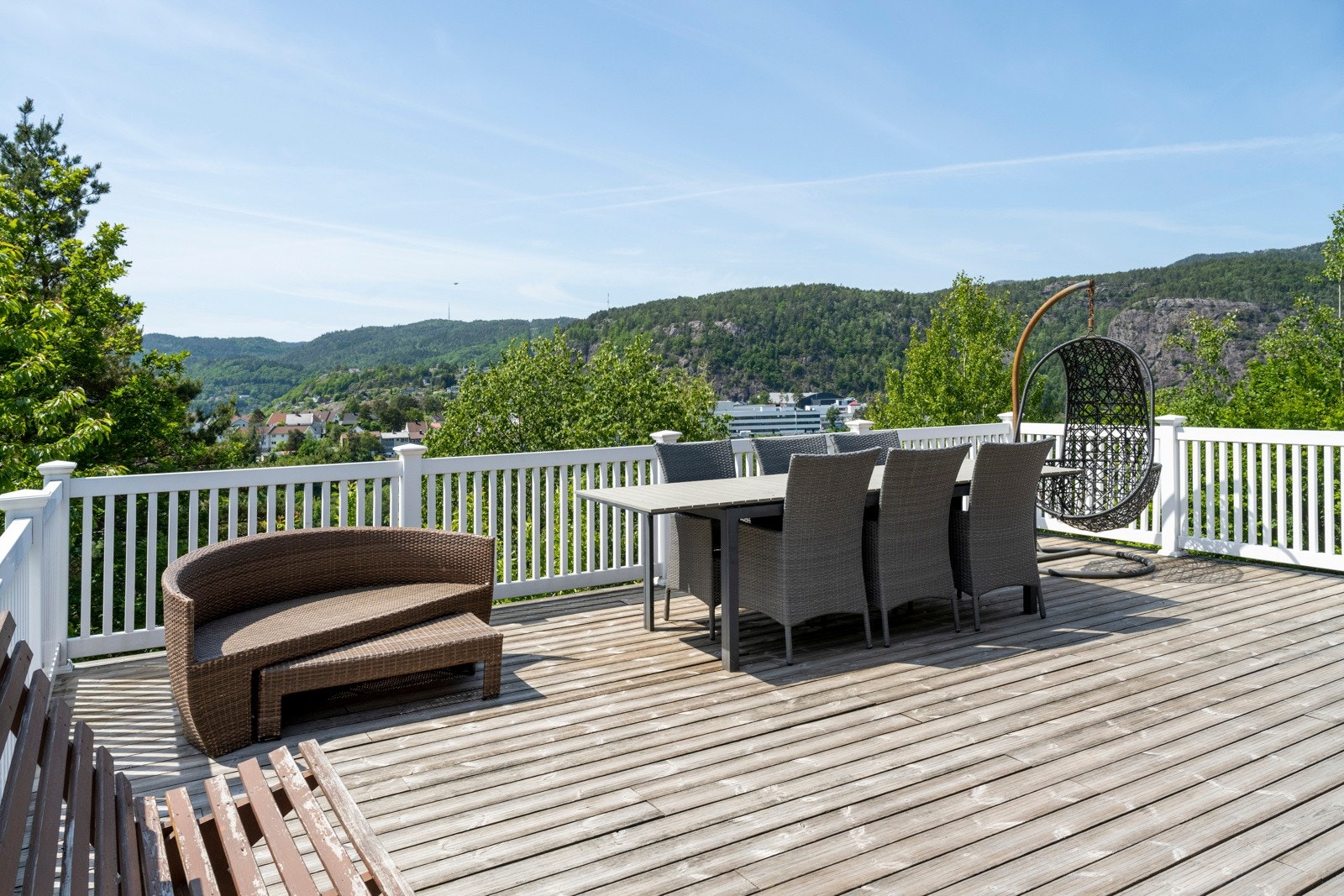 Veranda med meget gode sol- og utsiktsforhold. Galleribilde
