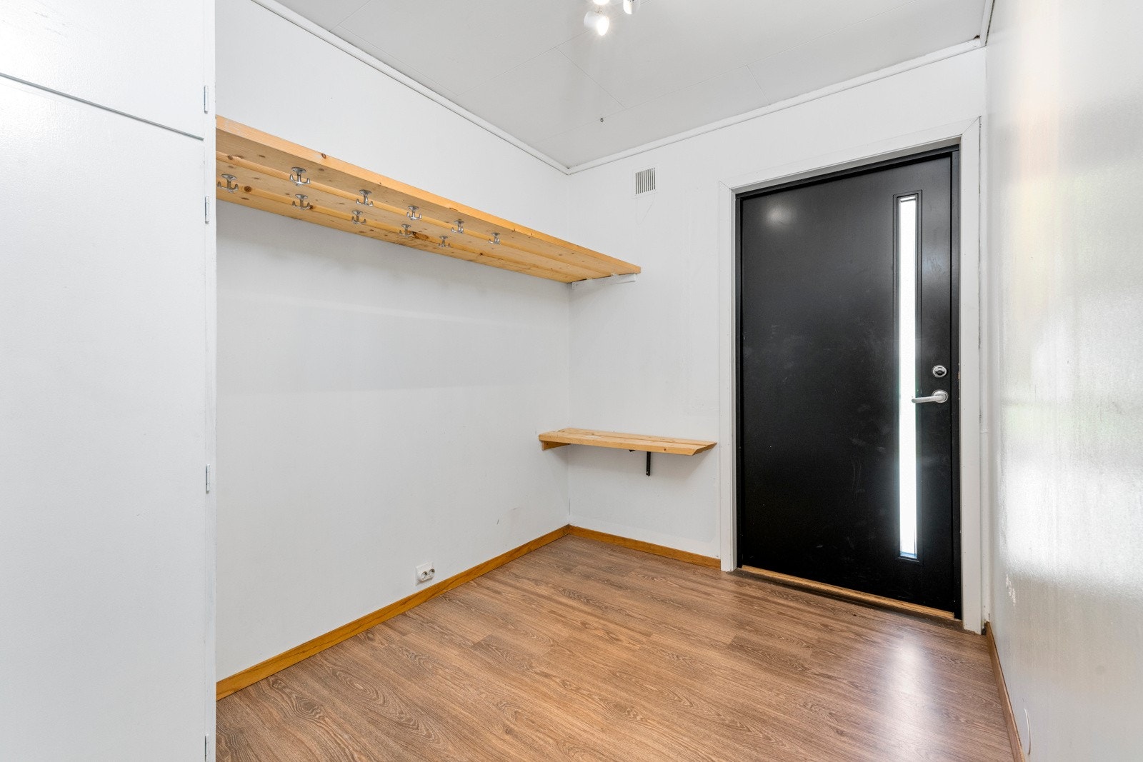 Biinngang i hovedetasjen. Galleribilde