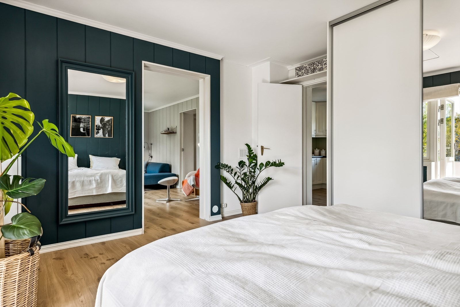 Praktisk og god skyvedørgarderobe Galleribilde