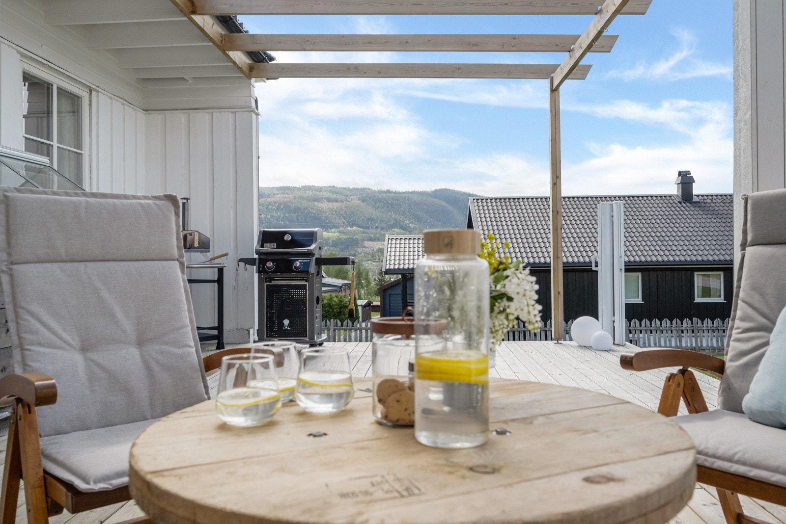Tilbygd terrasse med pergola fra 2020 Galleribilde