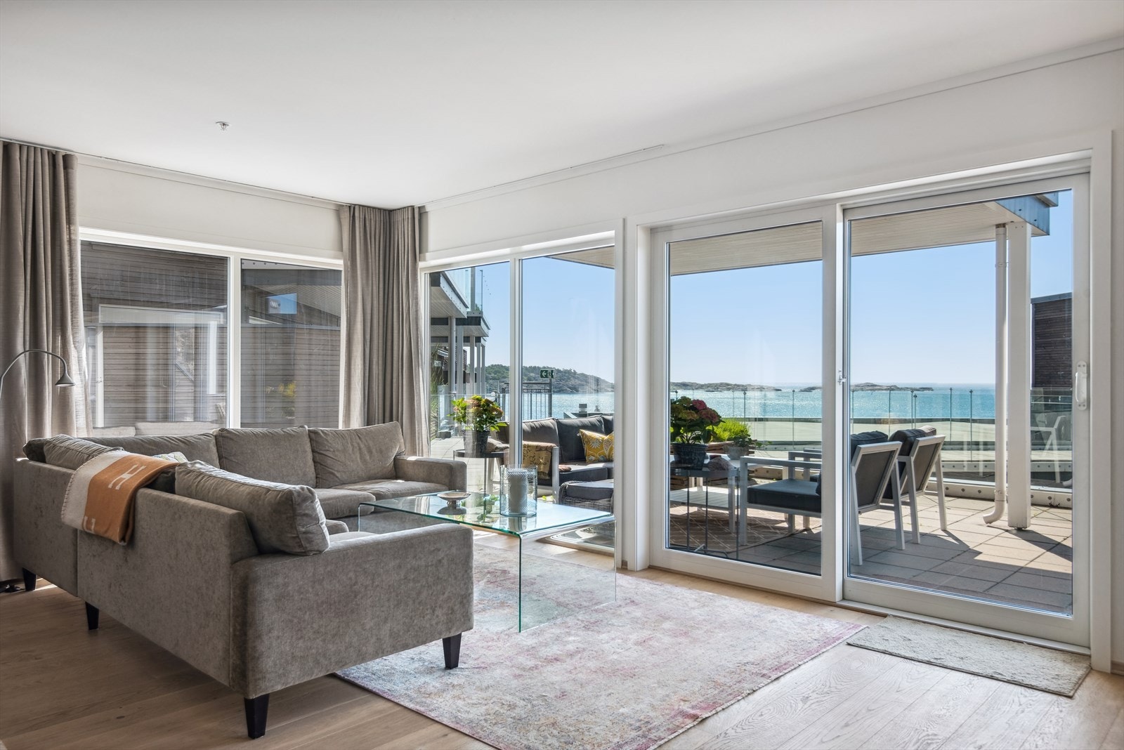 Velkommen til Flisvika - Stilfull og romslig leilighet med stor uteplass - Utsikt! Galleribilde