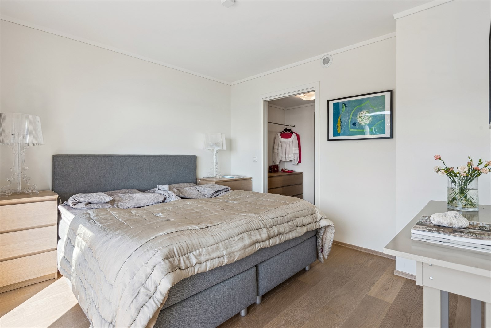 Soverommet har walk-in-closet og bod på innsiden Galleribilde