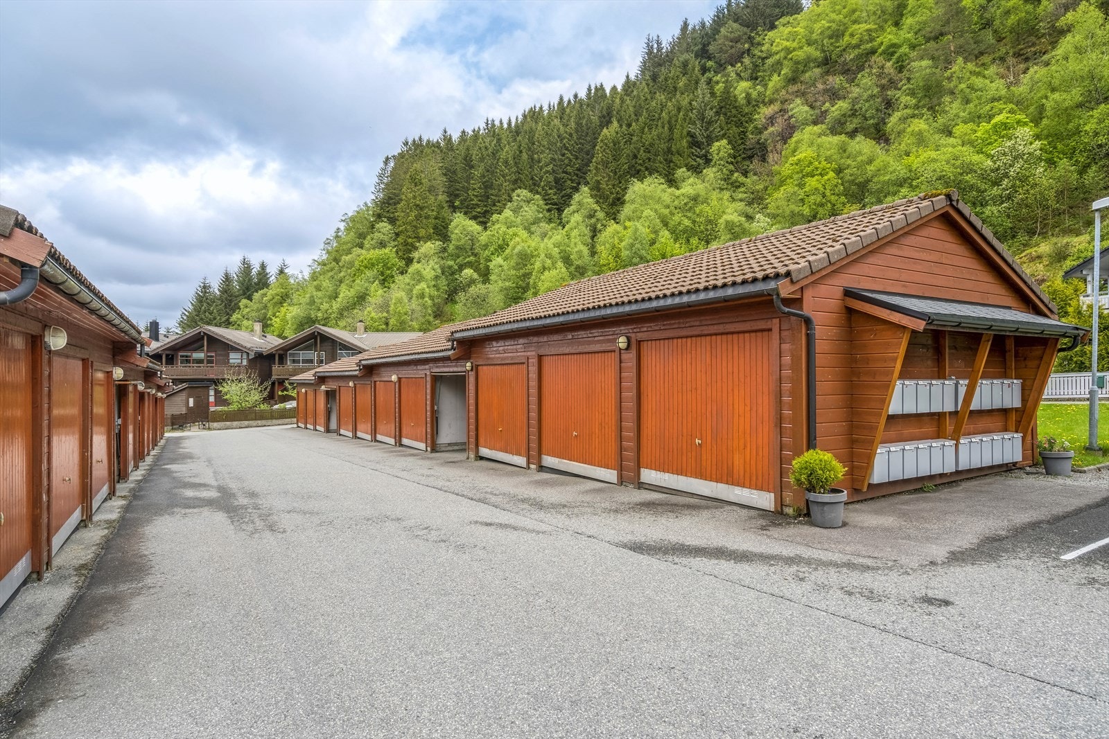 Gjesteparkering ca. 14 gjesteparkeringsplasser på fellesområdet. Galleribilde