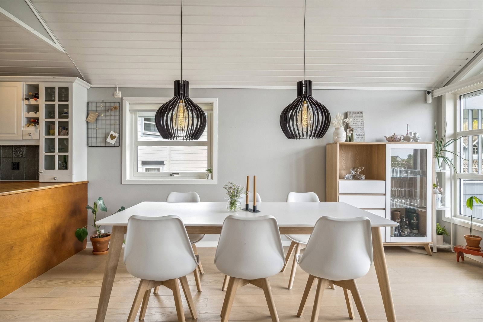 God plass til kjøkkenbordet, for hverdagsmiddag og
frokost. Galleribilde