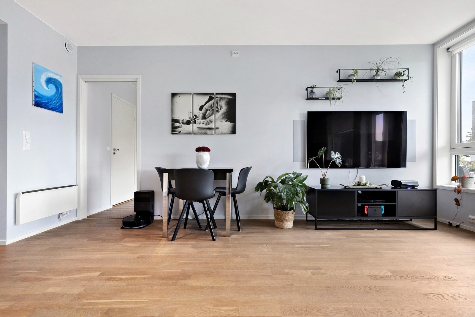 Det er integrerte høyttalere på stue/kjøkken. Galleribilde