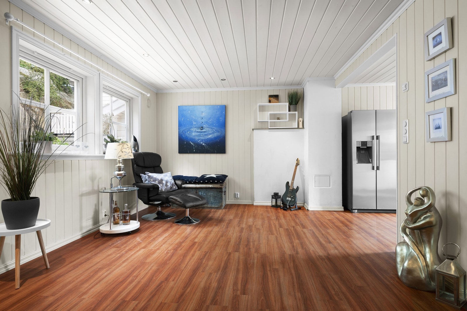 Stue / spisestue. Åpen løsning mot kjøkkenet Galleribilde