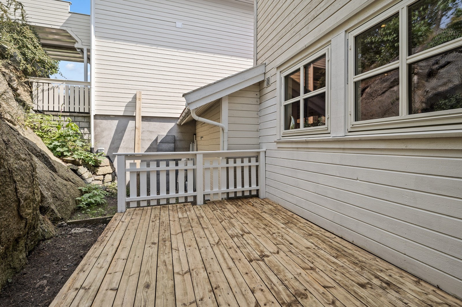 Liten terrasse på baksiden av huset Galleribilde