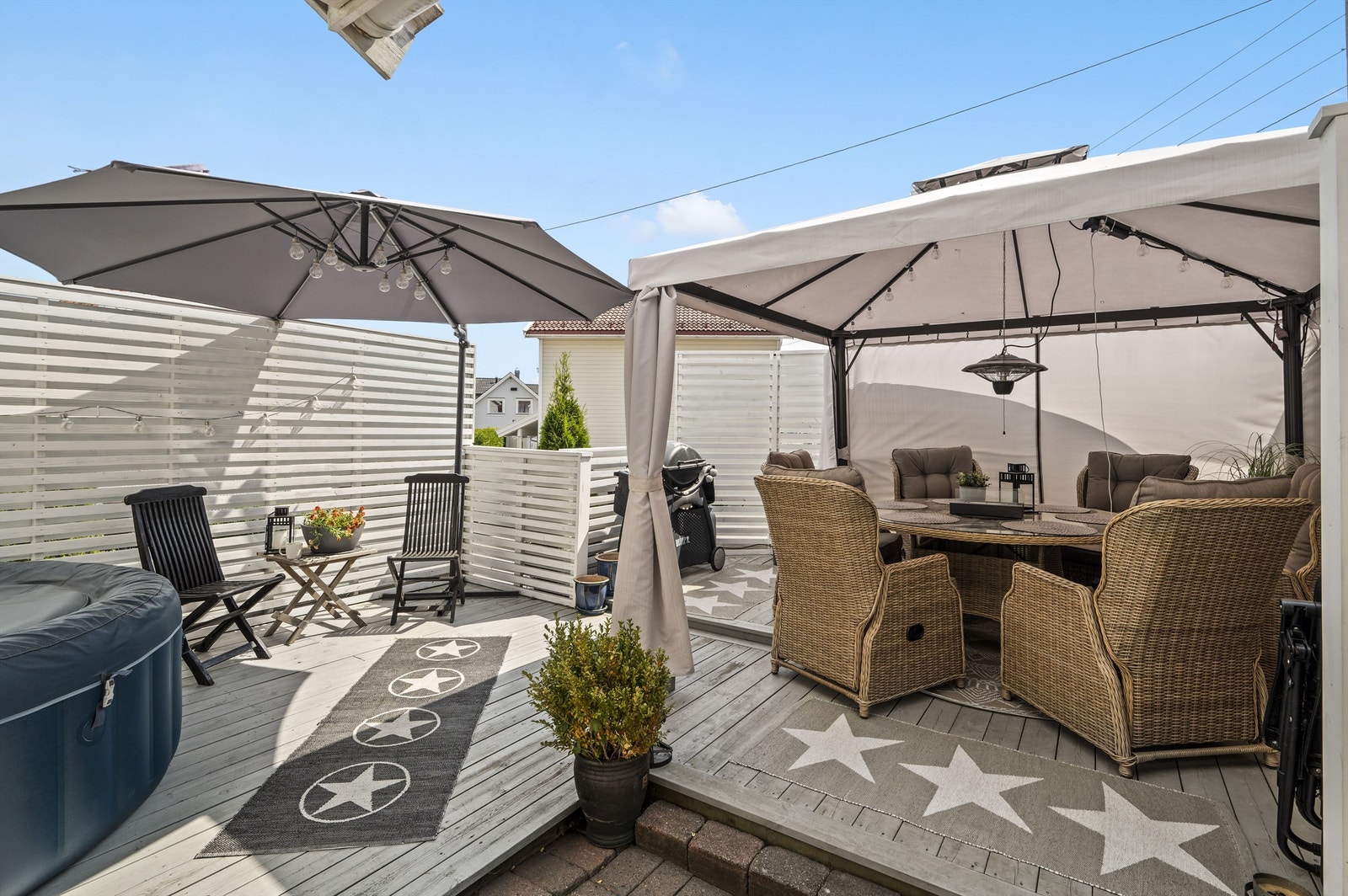 Deilig solrik uteplass mot sør-vest Galleribilde