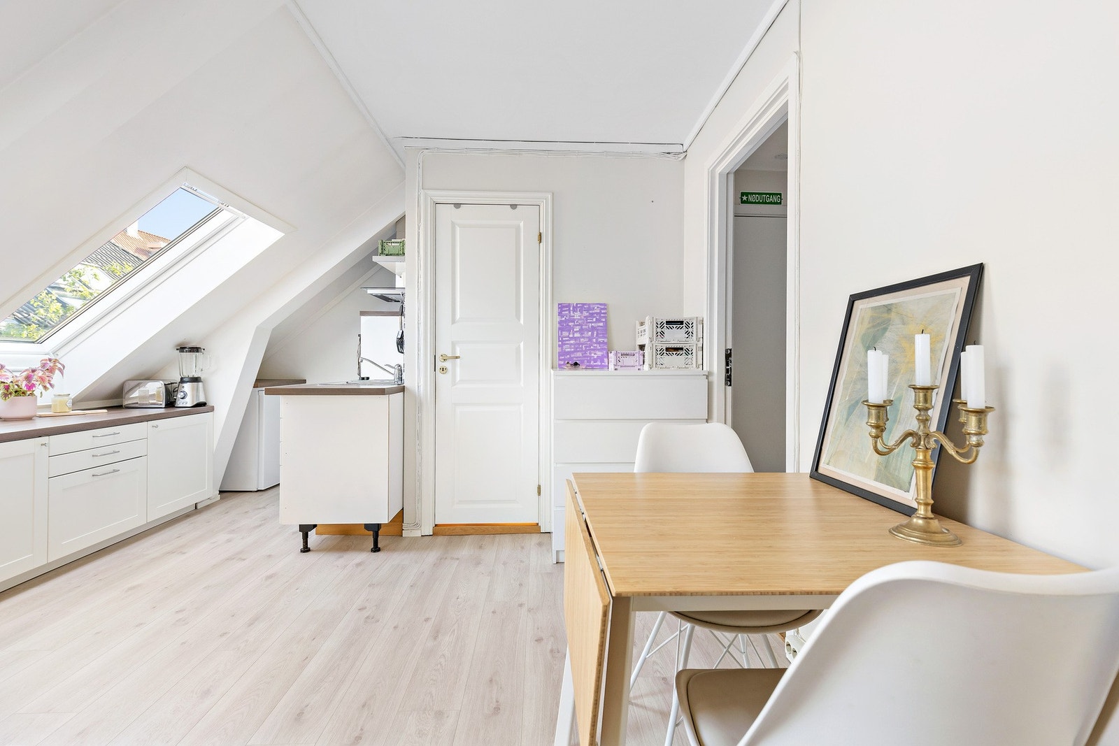 Nytt gulv og vinduer fra 2019. Galleribilde