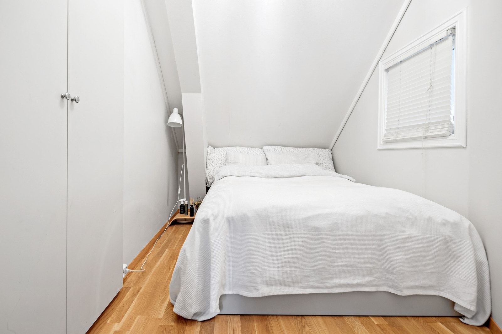 Bod, disponeres av leiligheten, på samme plan er innredet og brukt til soverom av selger. Galleribilde