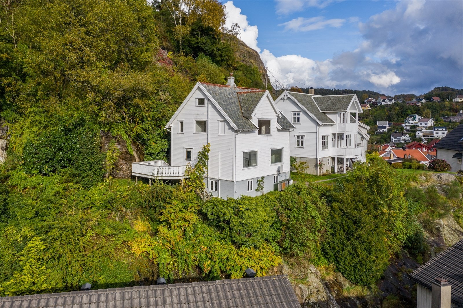 Velkommen til Berget 13 i Flekkefjord!
Sentrumsnær enebolig m/flott utsikt! Galleribilde