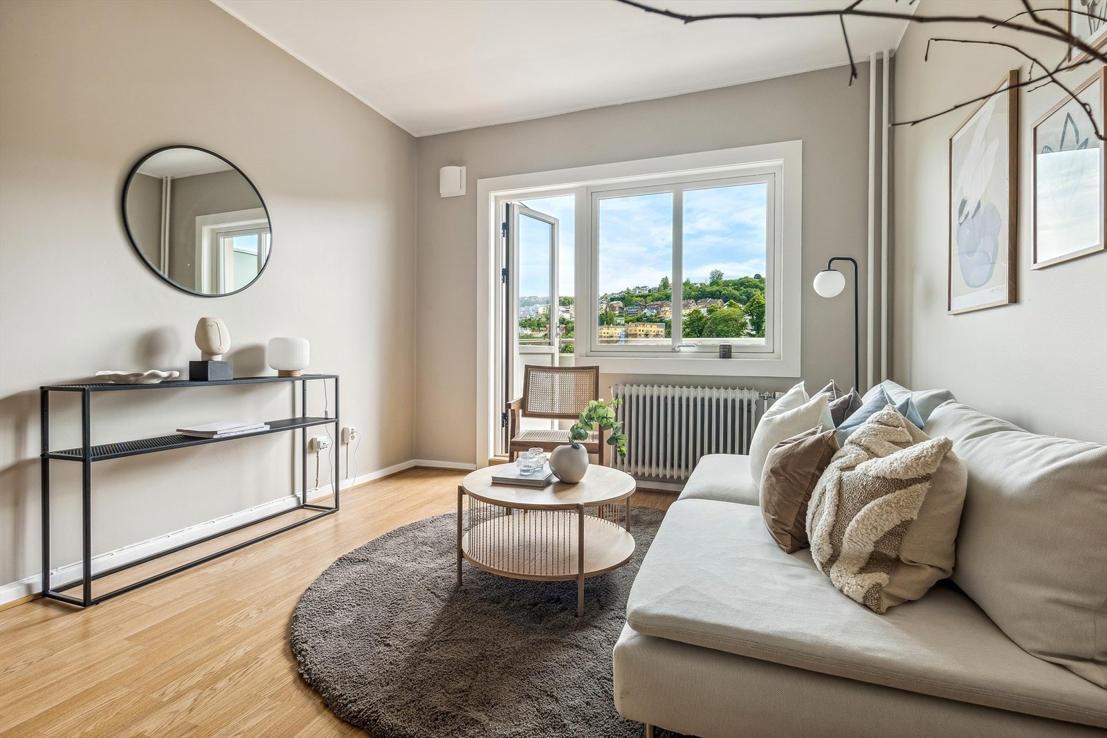 Fra stuen har du adkomst til leilighetenes sydøstvendte balkong på ca. 3 m². Galleribilde