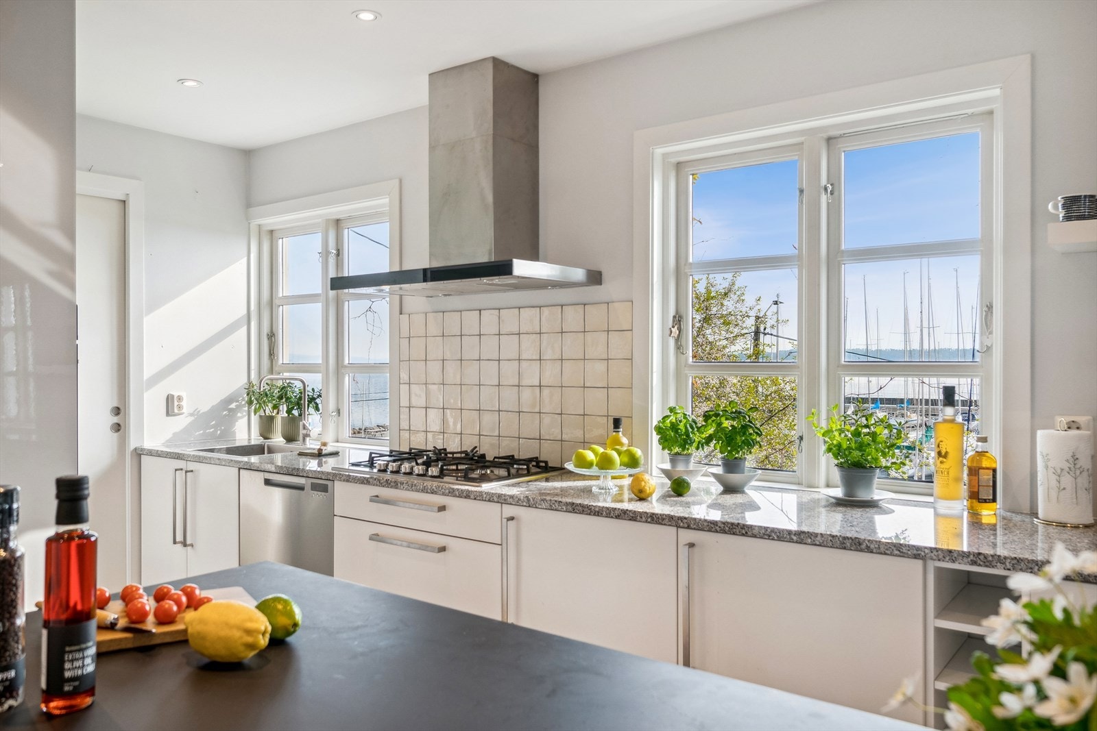 Kjøkkenet har gassfyrt koketopp. Galleribilde