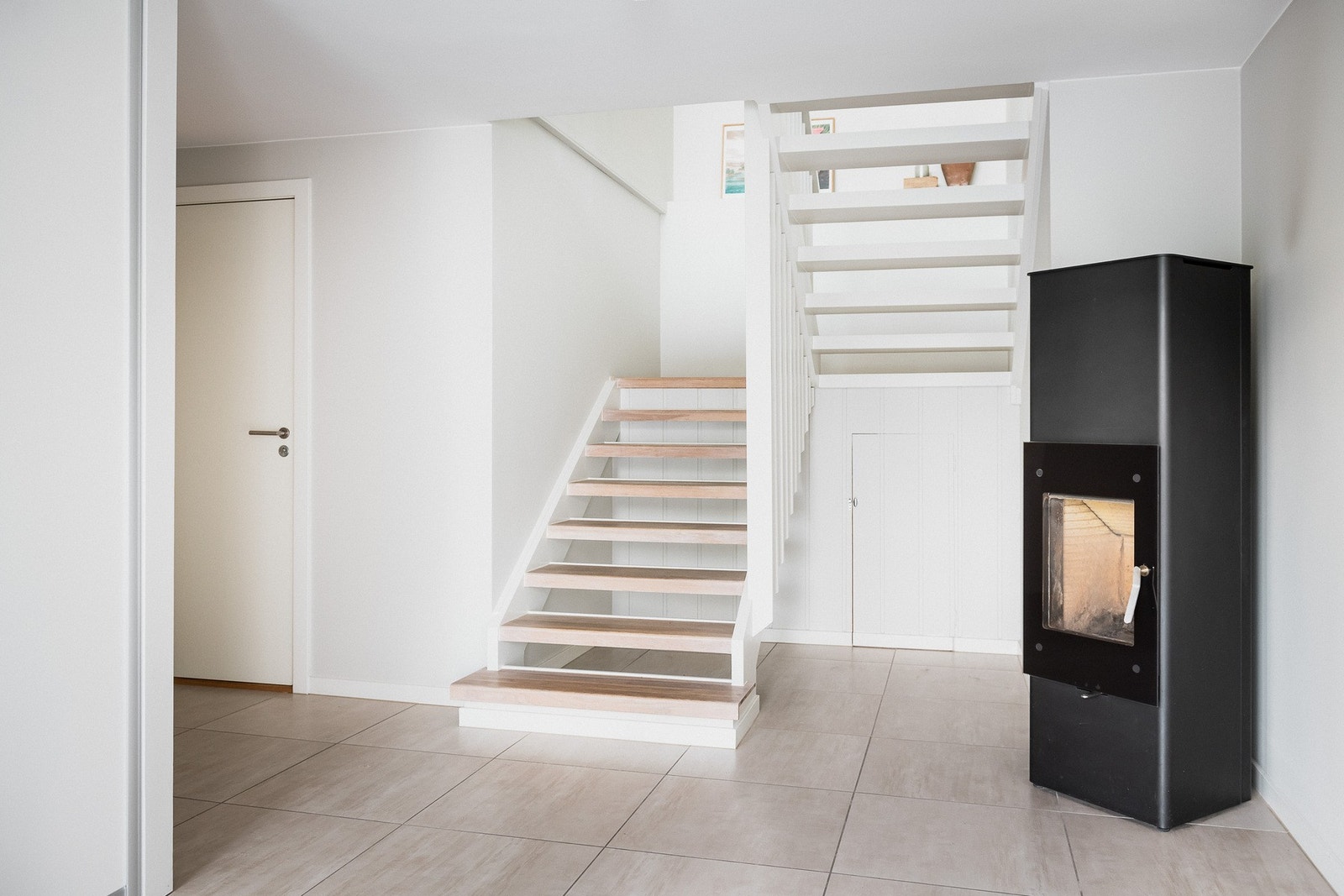 Dekorativ entré m/peisovn. Galleribilde