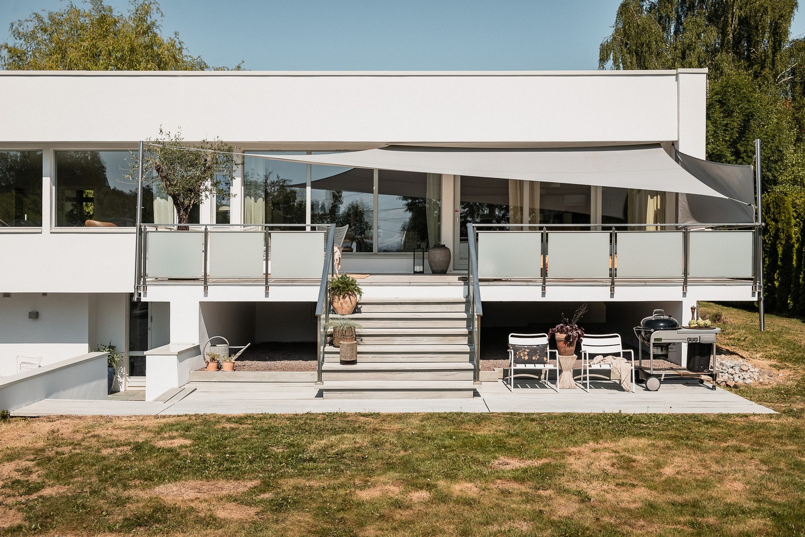 Ettertraktet funkis enebolig o/2 etasjer med flott utforming. Galleribilde