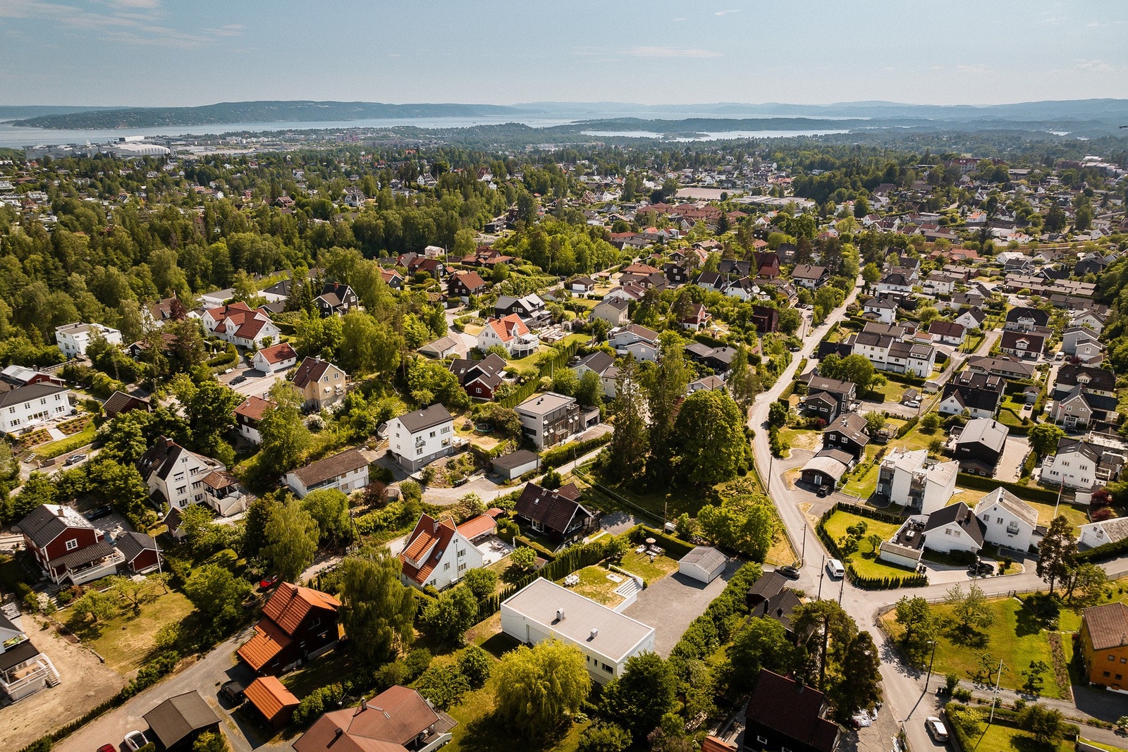 Kort vei til skoler, forretninger og servicetilbud. Galleribilde