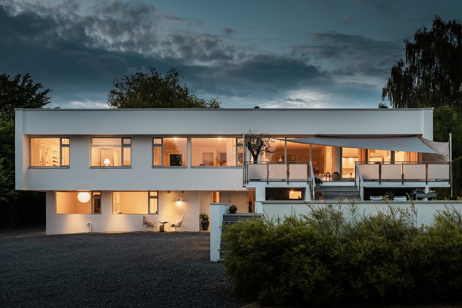 Ettertraktet funkis preg med store vindusflater. Galleribilde