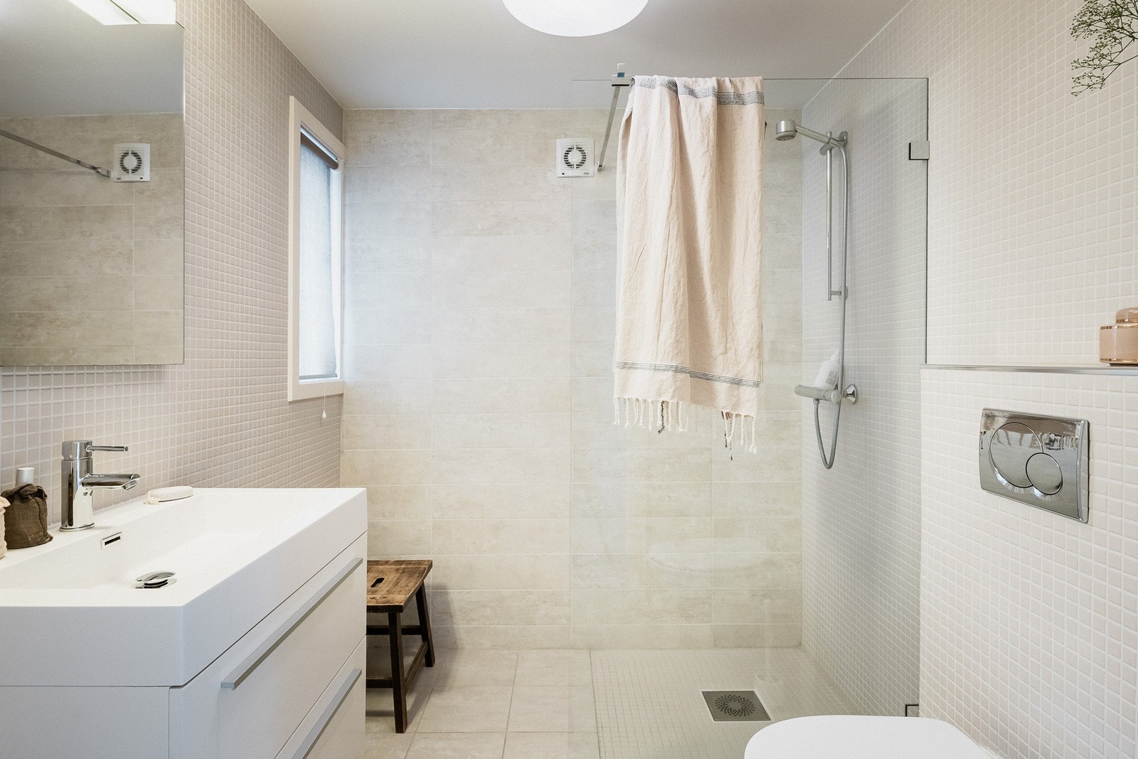 Lyst og stilrent baderom nr. 2. Galleribilde