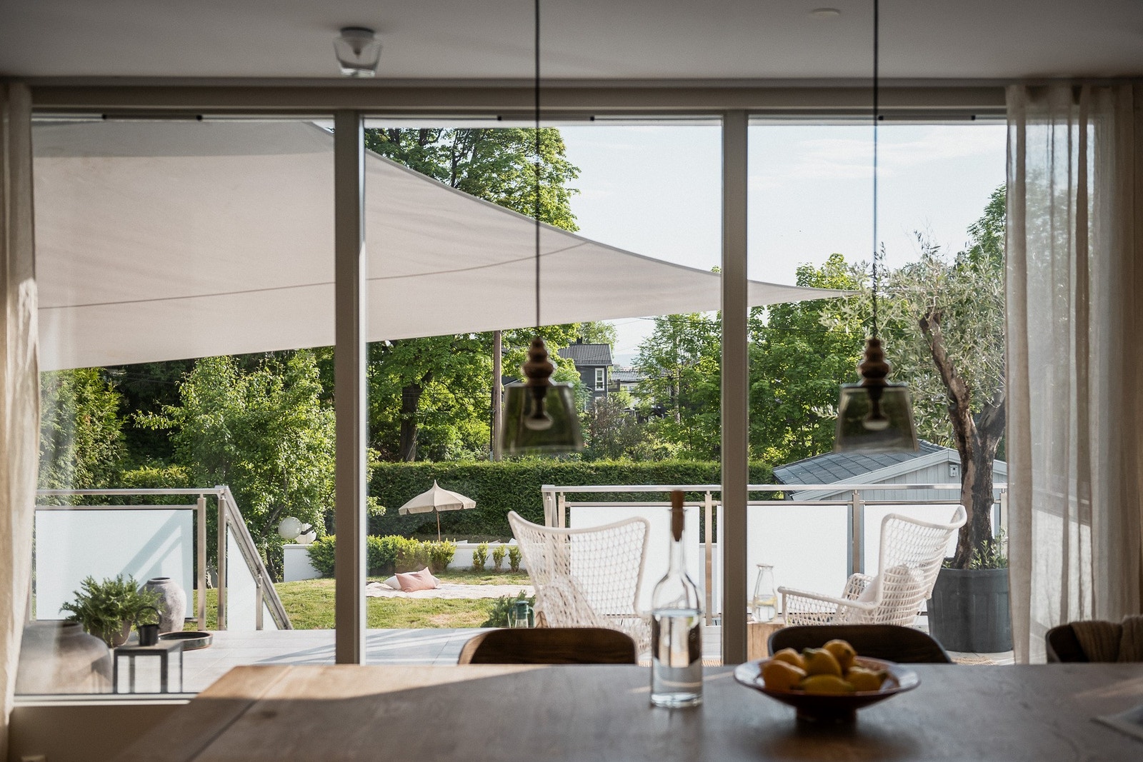 Sædeles flott plassering med frodig utsyn. Galleribilde