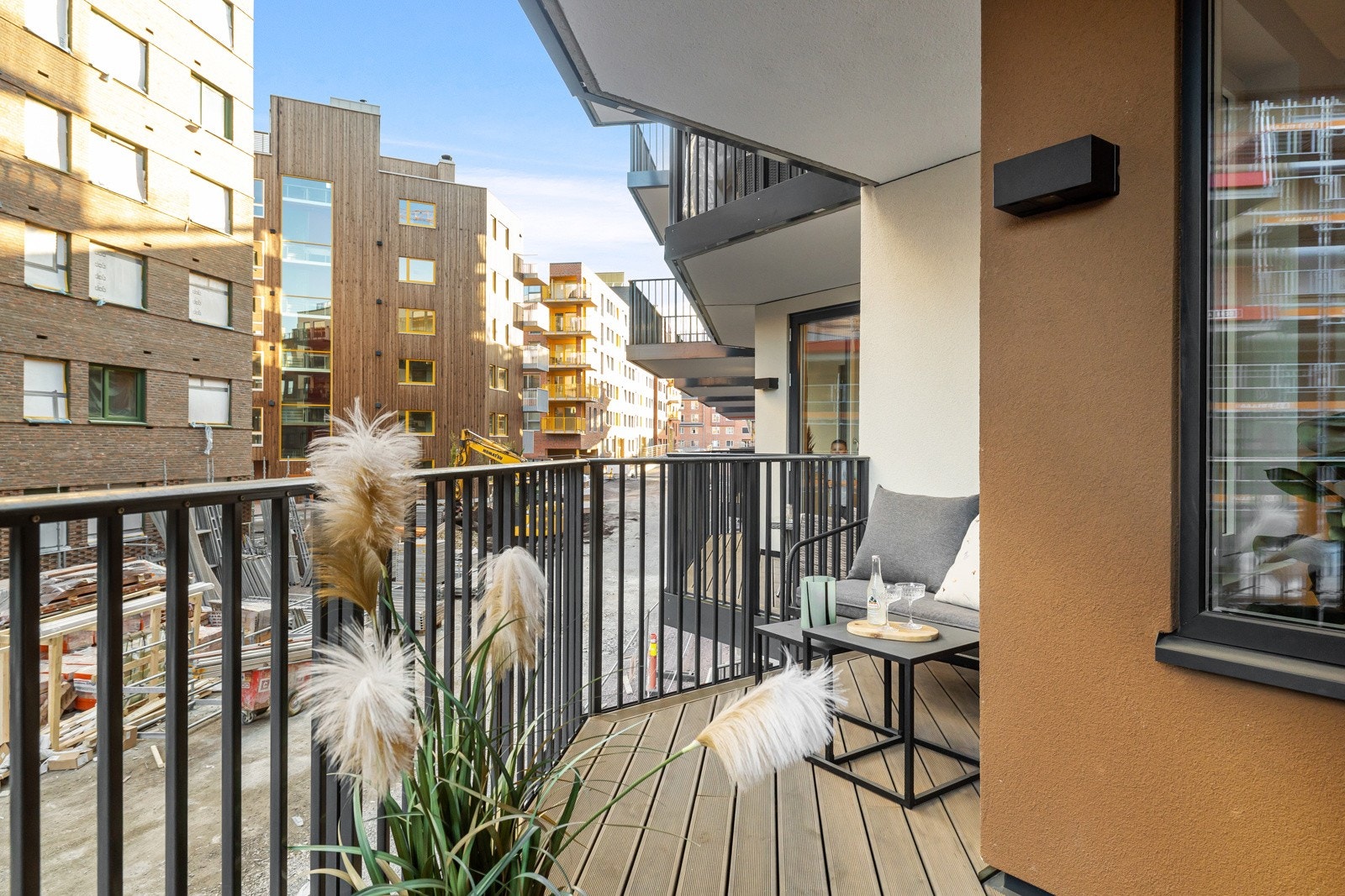 Fra stuen er det utgang til en overbygget balkong Galleribilde