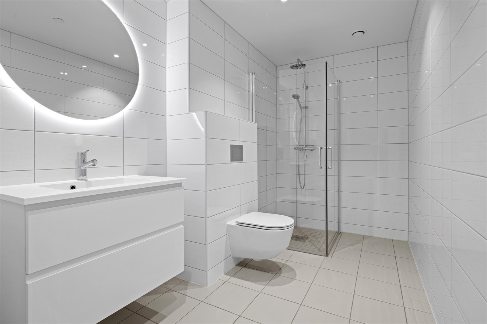 Lyst, moderne og lekkert baderom2 Galleribilde