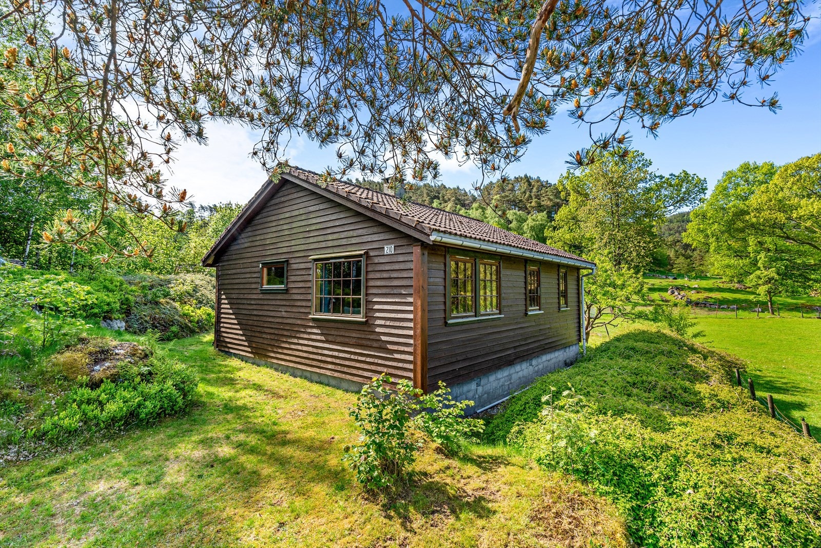 Sjarmerende hytte som ligger i naturskjønne og landlige omgivelser på Randøy med ca. 1 time og 15 minutters reisetid fra Stavanger Galleribilde