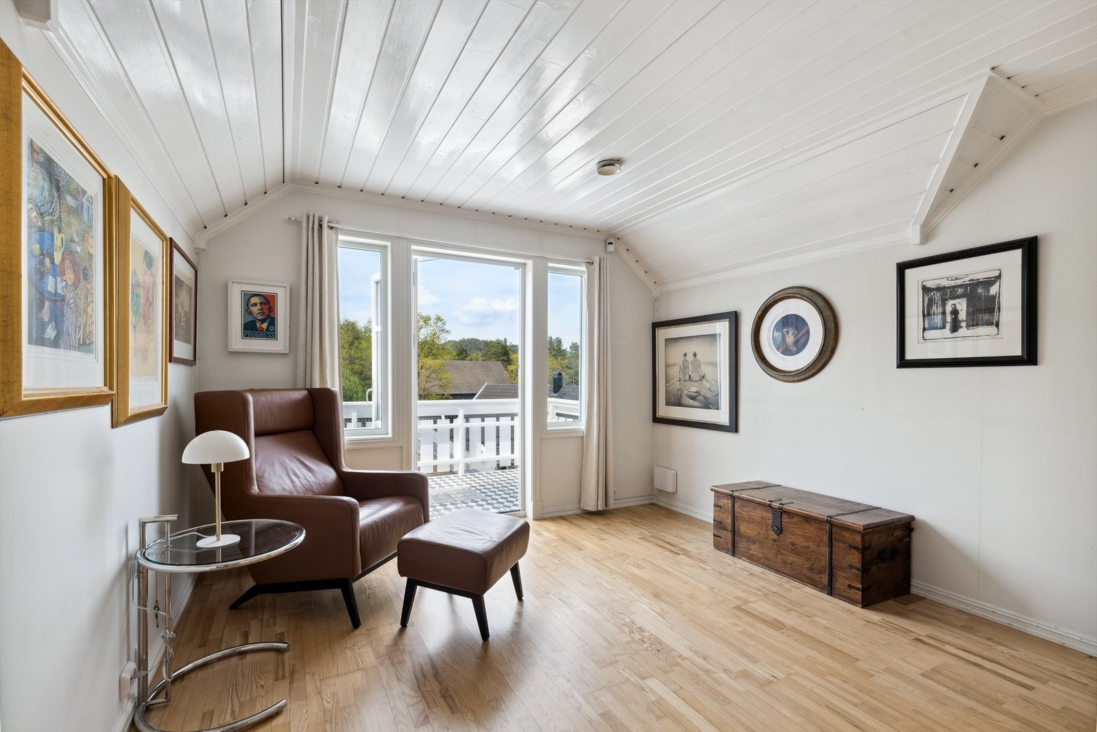 2.etasje med ekstra oppholdsrom/TV-stue Galleribilde