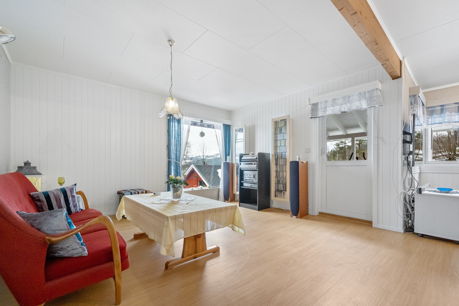 Lys og trivelig stue med utgang til verdana. Galleribilde