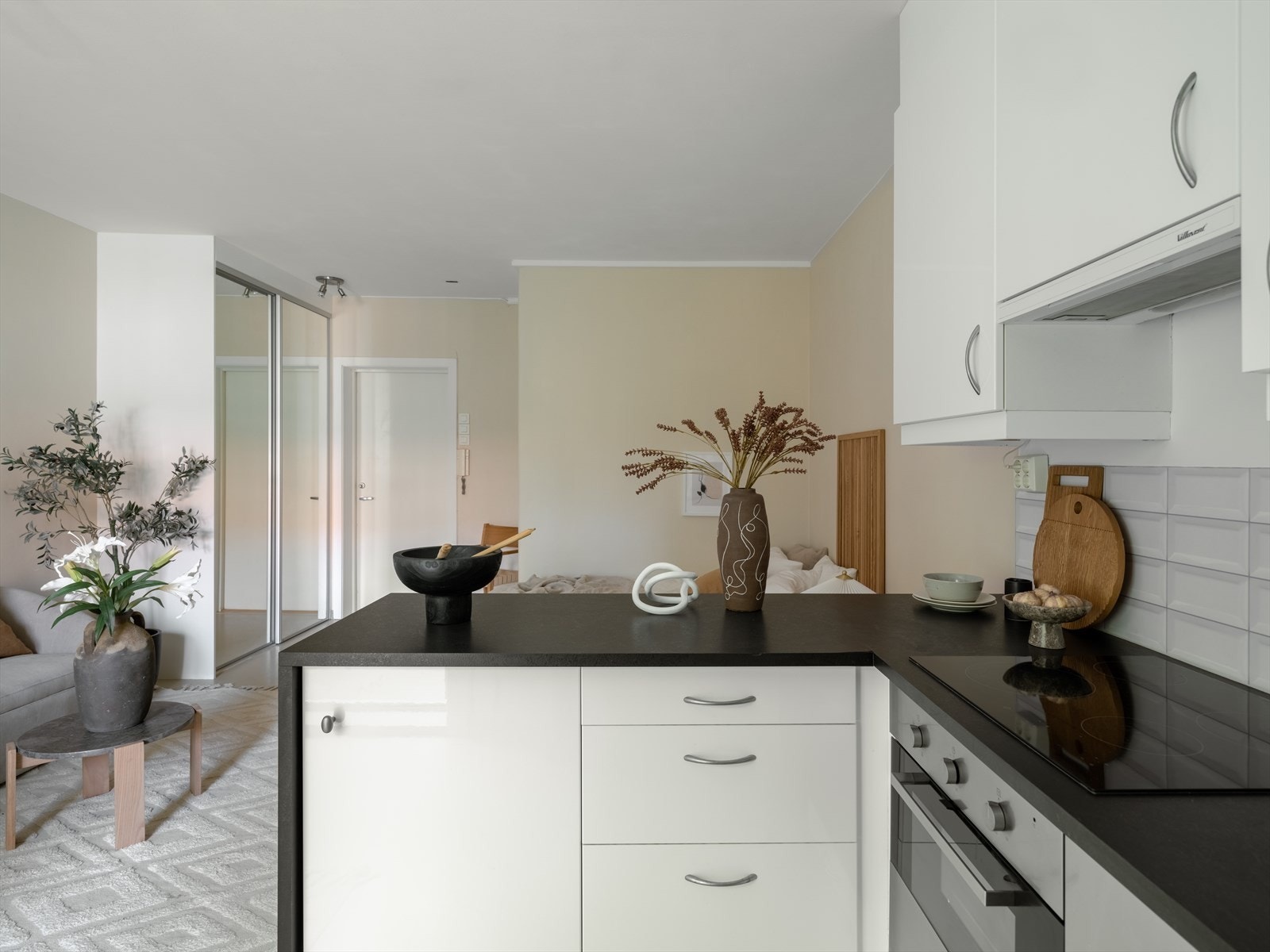 Praktisk og funksjonell splashback ble montert i 2023. Galleribilde