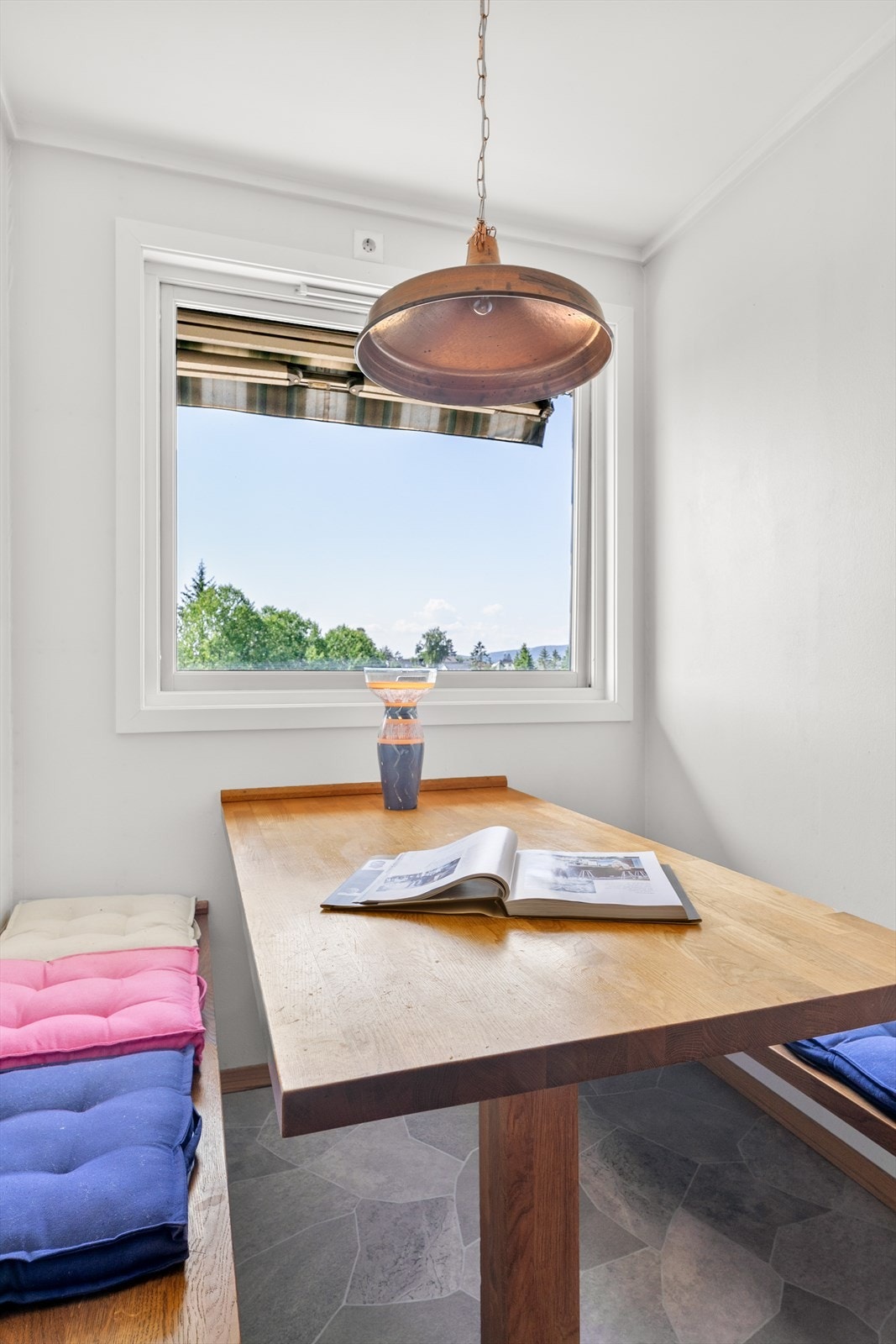 plass til hyggelig spiseplass på kjøkkenet. Galleribilde