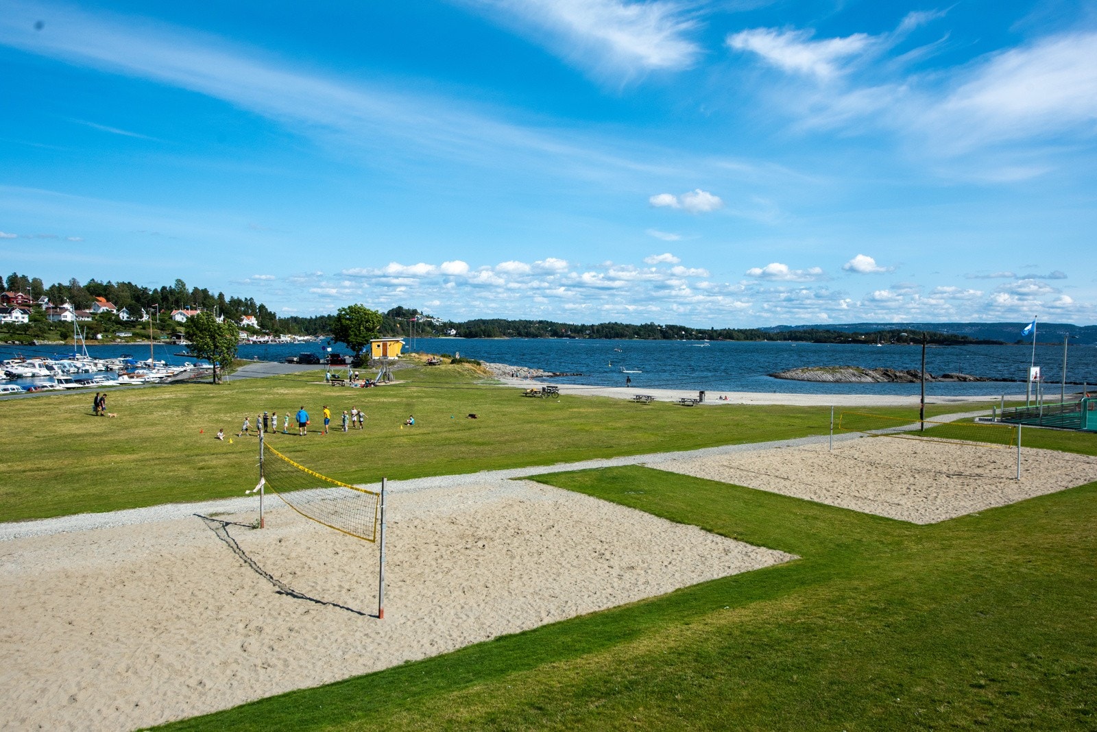 Holmenskjæret har en flott badestrand. Galleribilde