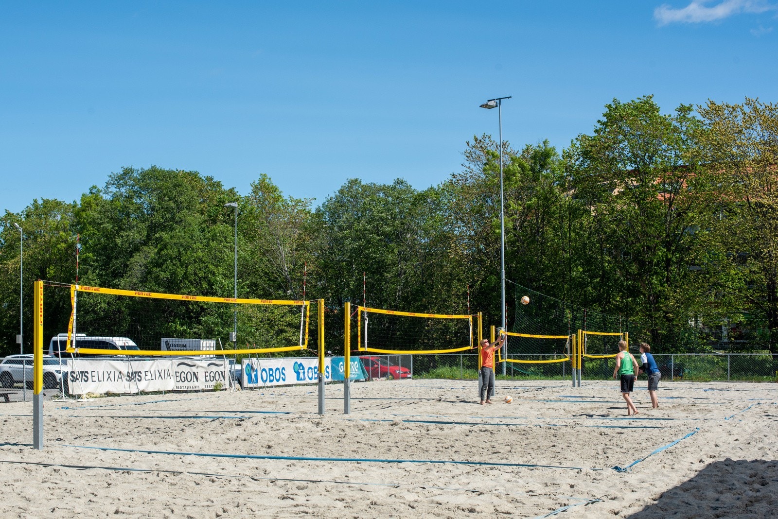 Føyka ligger ikke langt unna med volleyballbaner, fotballbaner og friidrettsbane. Galleribilde