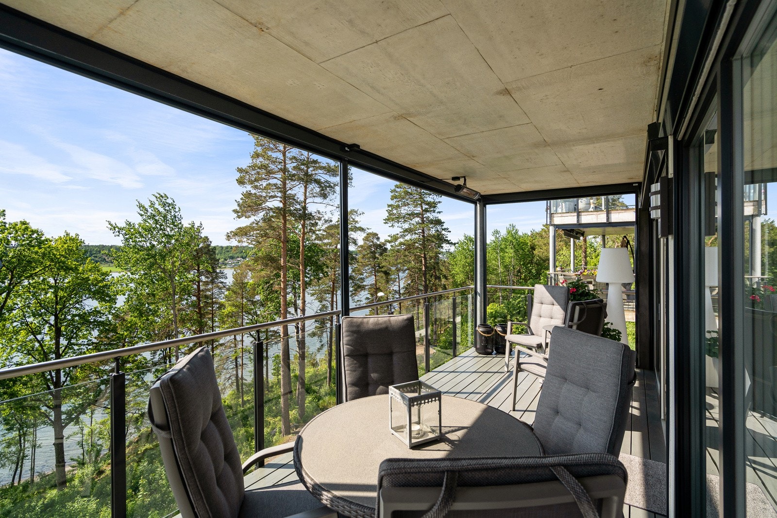 Lunt og solrikt Galleribilde