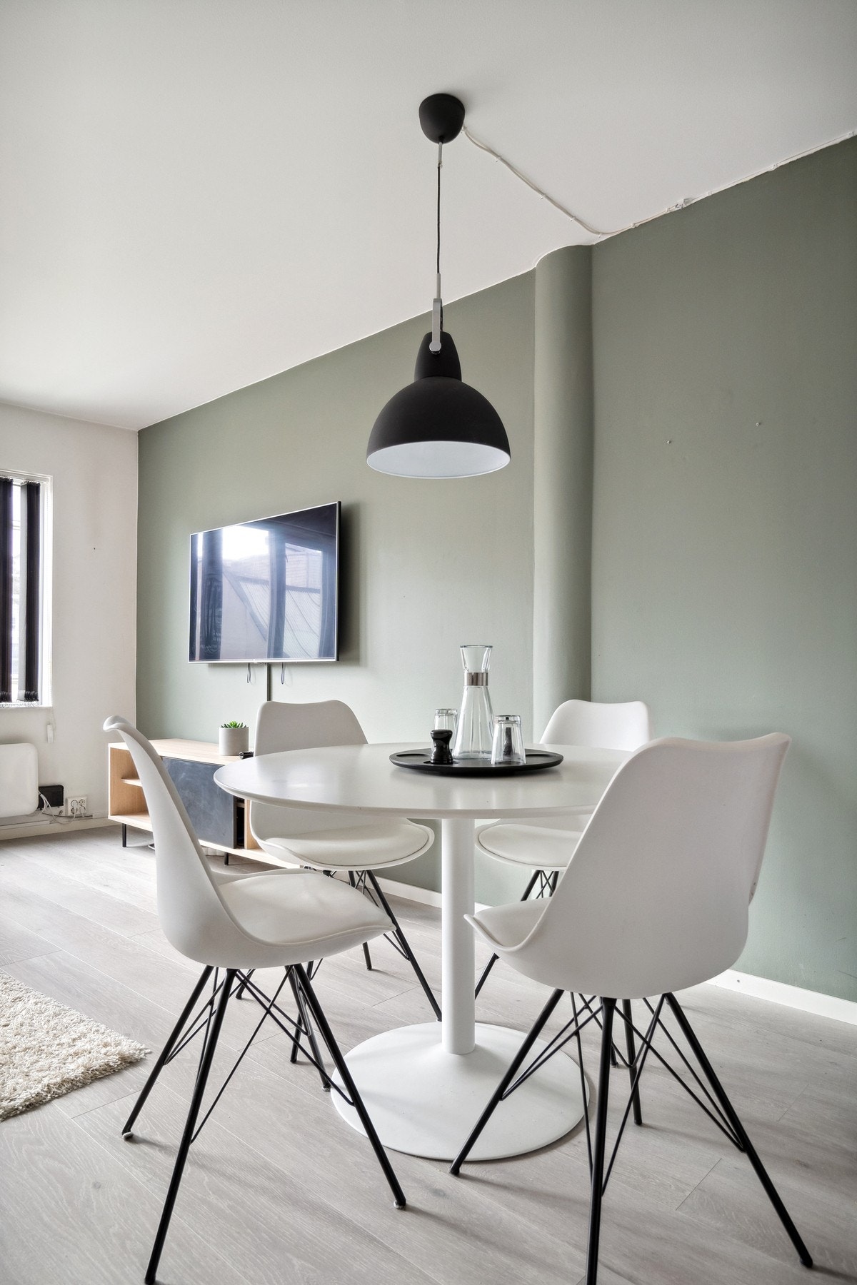 Fin plass til spisebord Galleribilde