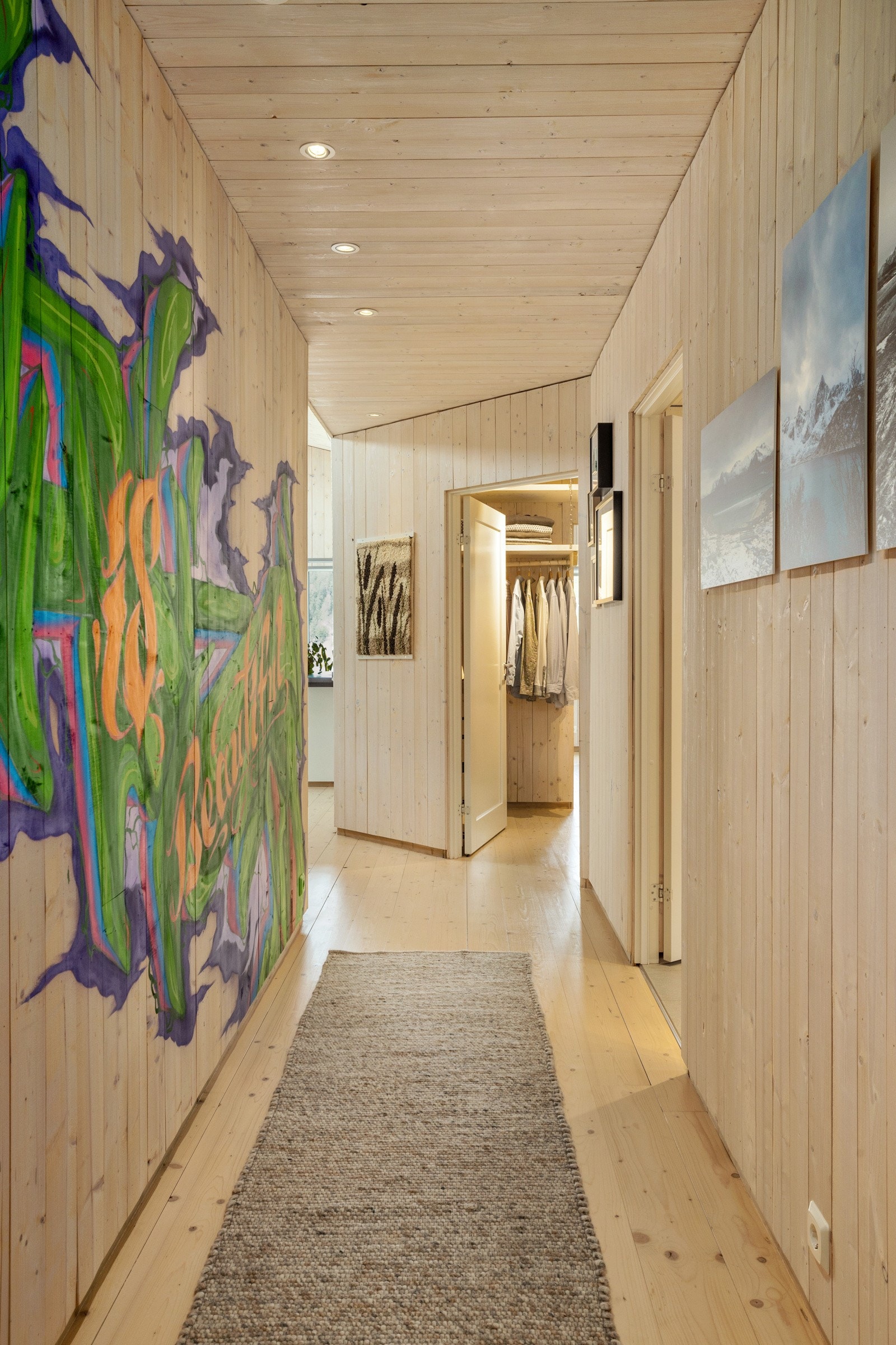 Gang mot soverom og kontor/arbeidsrom. Galleribilde